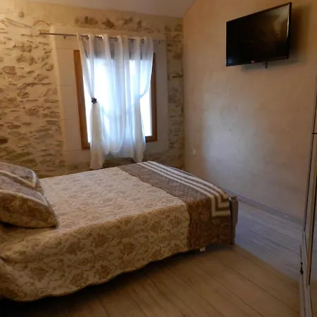 Veritable Mas Provencal Avec 3 En Pleine Nature