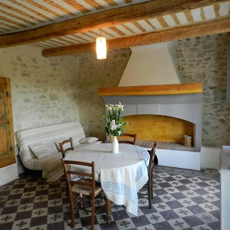 Veritable Mas Provencal Avec 3 En Pleine Nature