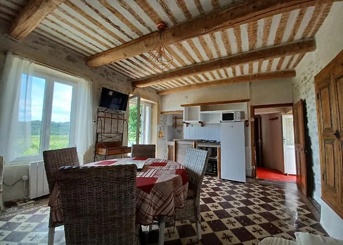 Veritable Mas Provencal Avec 3 En Pleine Nature * Cavillargues