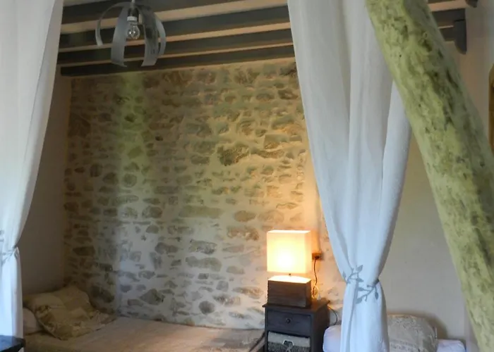 Veritable Mas Provencal Avec 3 En Pleine Nature *