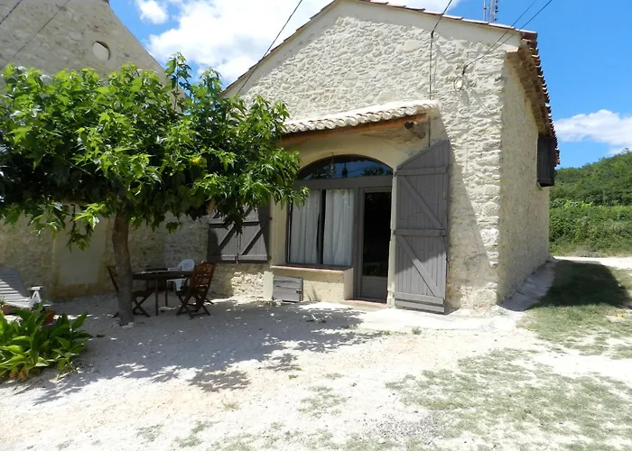 Veritable Mas Provencal Avec 3 En Pleine Nature * Cavillargues