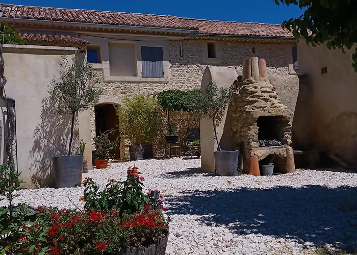Veritable Mas Provencal Avec 3 En Pleine Nature * Cavillargues